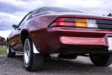 Obraz na płótnie Canvas an old powerful classic American car. automotive classics. maslkar.