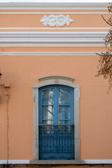 Fototapeta na wymiar Typical window architecture from the Algarve region