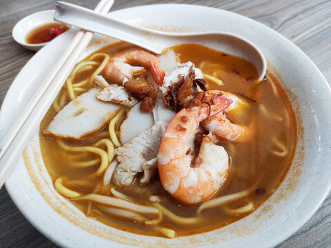 Simple prawn mee or noodle with shrimps
