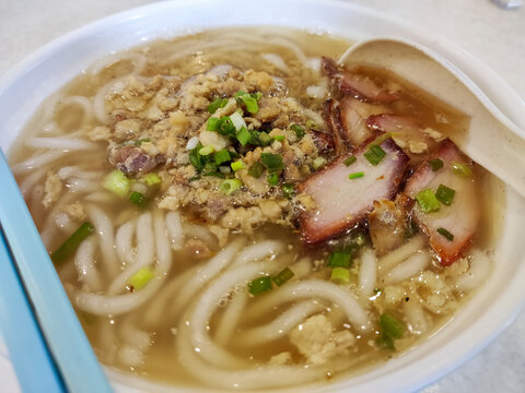 Rice noodle soup with slices of barbeque pork and vegetable