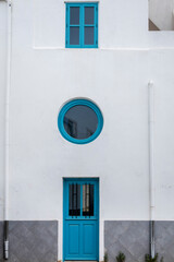 Obraz na płótnie Canvas Typical architecture door detail of Portuguese buildings