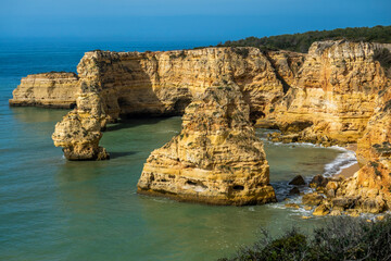 Naklejka premium Beautiful view of the Portuguese coastline in the Algarve region.