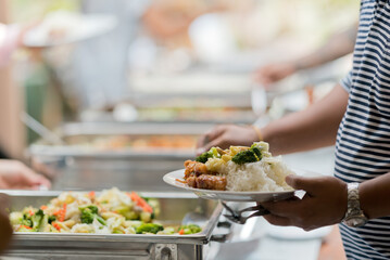 scooping the food, catering, dinner time
