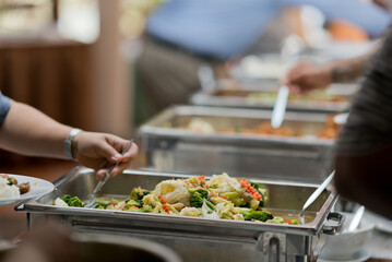 scooping the food, catering, dinner time
