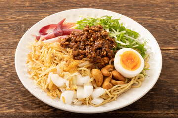 冷やし汁なし坦々麺