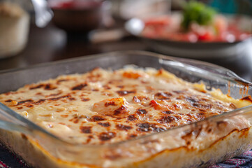 オープンで焼いたチーズ料理