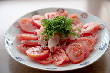 トマトと生ハムの和風カルパッチョ