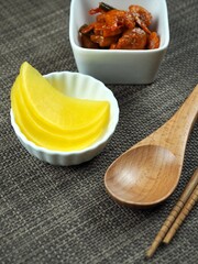 아시아 음식 단무지, 반찬