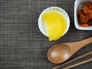 아시아 음식 단무지, 반찬