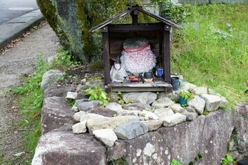滋賀県の大津市の坂本の路端の地蔵