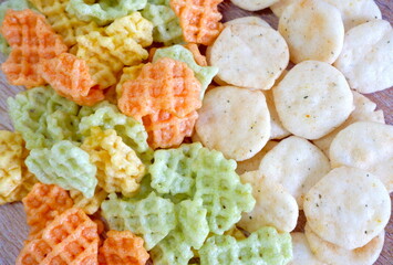 カラフルなスナック菓子