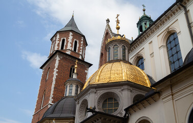 Fototapeta premium Wawel Cathedral (Katedra Wawelska). Roman Catholic church on Kraków Wawel Hill castle complex. Royal Archcathedral Basilica of Saints Stanislaus and Wenceslaus in Krakow, Poland.