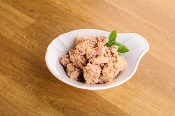 Canned tuna fish with oil