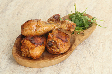 Roasted chicken leg with rucola