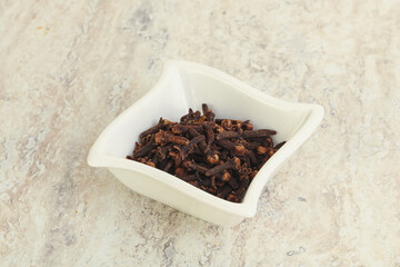 Dry Clove aroma in the bowl