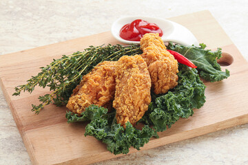 Crispy chicken wings with tomato ketchup