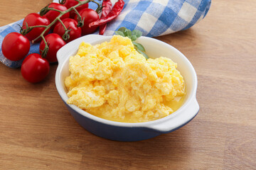 Scrambledd egg in the bowl