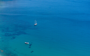 Naklejka premium yacht in the blue sea during summer