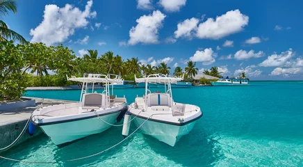 Foto op Plexiglas Motor boats for excursions and snorkeling.Tropical beach in Maldives. Travel and tourism to luxury resorts in the Maldives islands. Summer holiday concept © Alvov