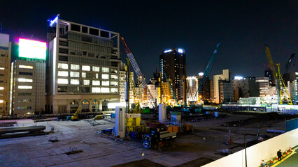 夜の建設工事現場の風景