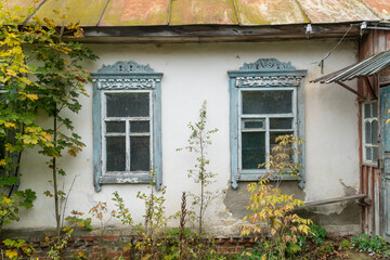 Fototapeta na wymiar Carved wooden windows in old wooden houses in Oleshnia village, Chernihiv region, Ukraine.