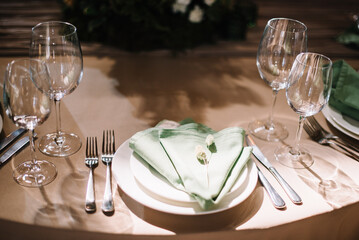 Amazing wedding table decoration with flowers on a round festive table