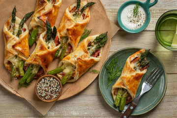 asparagus and bacon puff pastry bundles