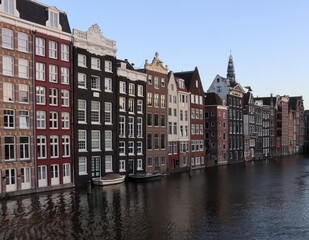 Fototapeta na wymiar city canal houses in Amsterdam 