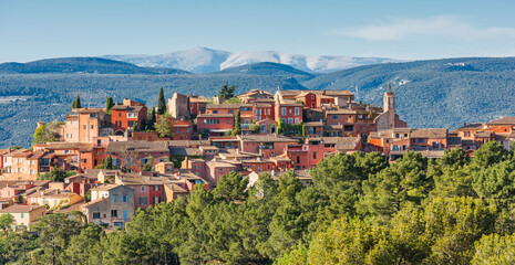 Roussillon village with Mount Ventoux in background, Vaucluse region, Provence, France  - obrazy, fototapety, plakaty
