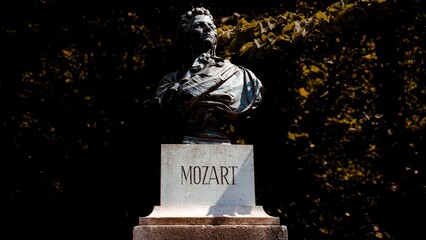 Obraz premium Statue of Mozart
