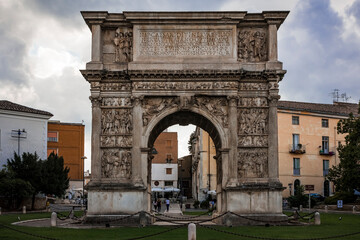 Fototapeta na wymiar the triumphal arch of the city of Benevento in Campania