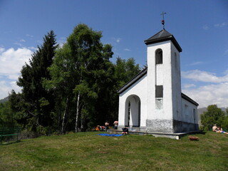 Fototapeta na wymiar White chapel in the mountains
