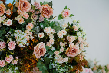 Obraz na płótnie Canvas wedding backdrop, wedding flower decoration, rose wall, colorful background, fresh rose, bunch of flower 