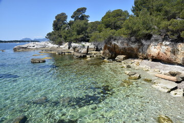 France, côte azur, Cannes îles de Lérins,  crique sur l'île Sainte marguerite avec une magnifique eau limpide.