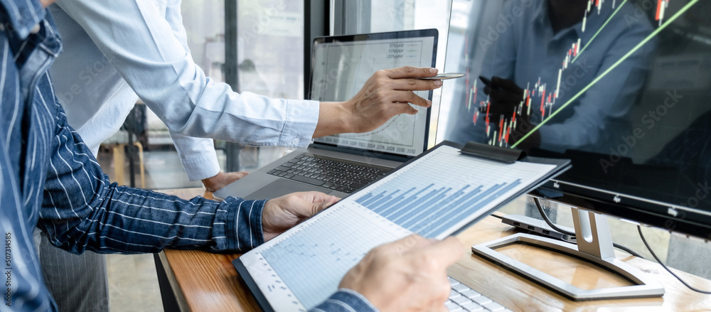 Poster Business trader team checking stock market online analyzing graph data on laptop screen to brainstorming about trading online while working together in office