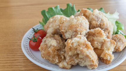 日本の鶏もも肉の唐揚げ
