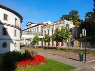 Las Caldas, localidad a tan sólo 9 kilómetros de Oviedo, es una villa termal en toda regla. Unido...