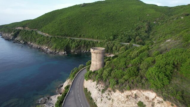 une tour g&eacute;noise au bord de la M&eacute;diterran&eacute;e - Cap Corse France
