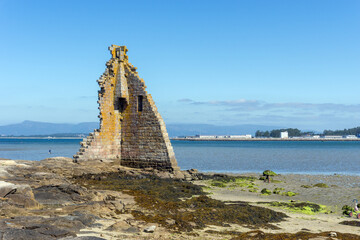 Ruinas de la Torre de San Sadurni&ntilde;o (siglos VIII-IX). Cambados, Galicia, Espa&ntilde;a.