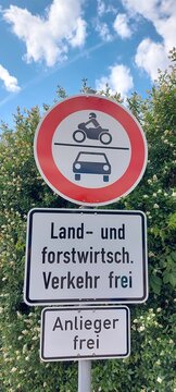 Schild Land- und forstwirtschaftlicher Verkehr frei.