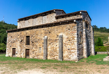 Fototapeta na wymiar Iglesia prerrománica de San Pedro de Nora (siglo IX). Asturias, España.