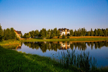 Obraz premium Beautiful summer sunset over the northern lake.