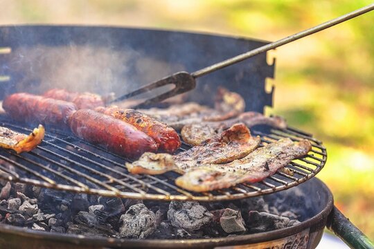 churrasco com f&ecirc;veras, chouri&ccedil;o e outras carnes