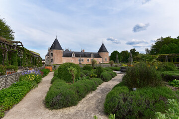 Fototapeta na wymiar Frankreich - Chilleurs-aux-Bois - Château de Chamerolles - Schlosspark