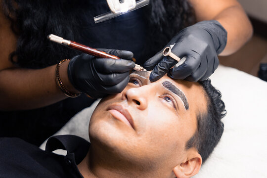 application of micro pigmentation technique on a man's eyebrows