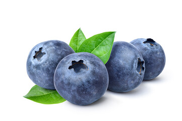 Obraz premium Blueberries with leaves isolated on white background
