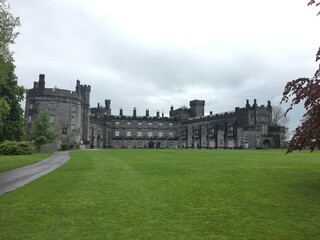 Fototapeta na wymiar Kilkenny Castle in Kilkenny Ireland