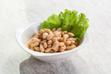 White canned beans for vegan suisine