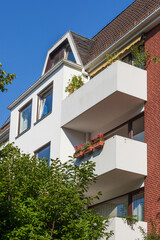 Balkone, Weisses  modernes Wohnhaus, Mehrfamilienhaus, Bremen, Deutschland