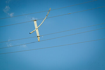 Wood pieces placed between the electric current lines to prevent bypass